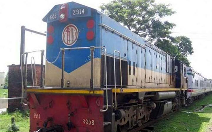 ট্রেনে কাটা পড়ে ৫ জনের মৃত্যু